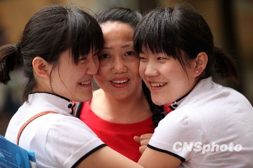 ◆全国14省区市高考结束 考生心态好陪考大军